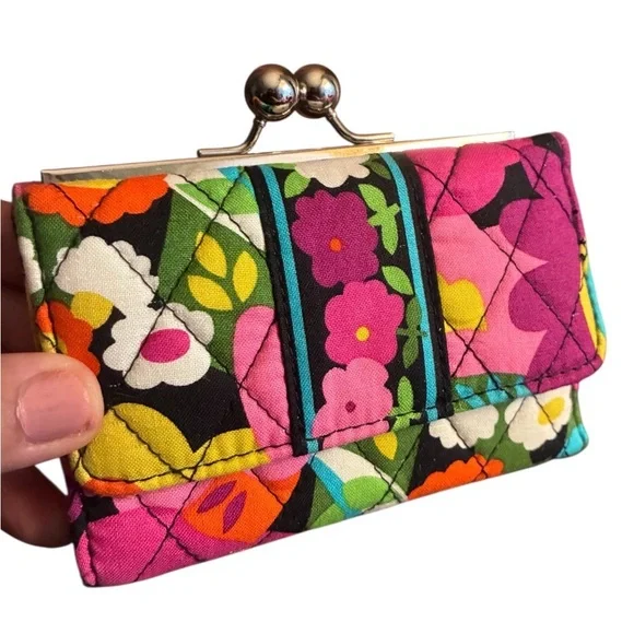 VERA BRADLEY Kiss-lock Wallet - Picture 13 of 14